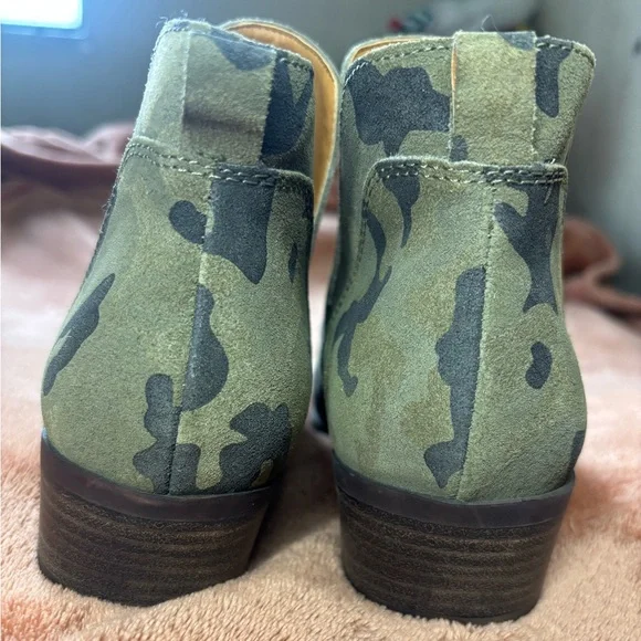 Lucky Brand Camo Suede Ankle Booties Western Low Heel Boots - Picture 6 of 10
